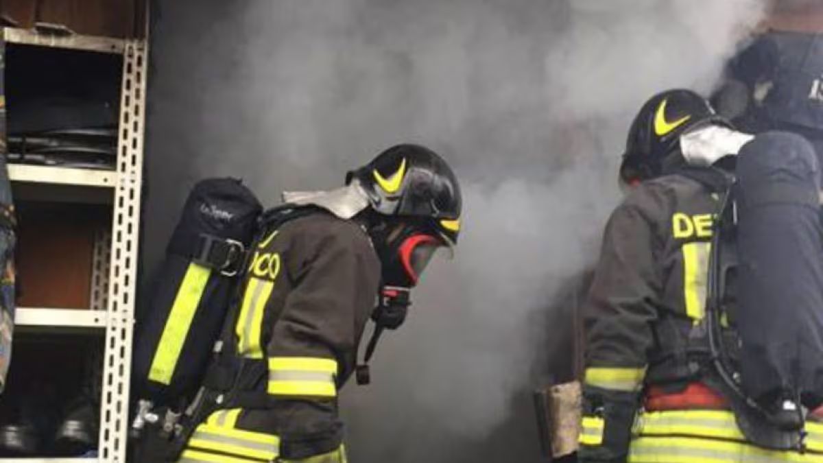 Incendio in Italia, fiamme nella palazzina: coinvolti anche dei bambini Incendio in Italia, fiamme nella palazzina: coinvolti anche dei bambini