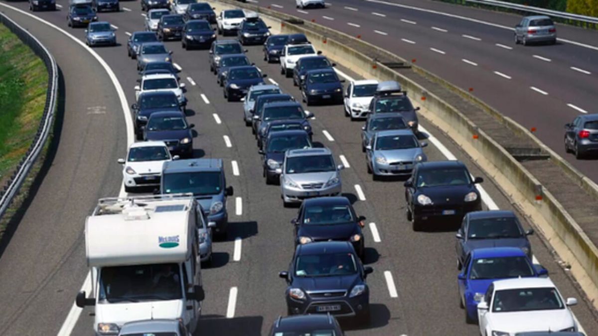 Incidente spaventoso in Italia, coinvolta anche una bambina: chilometri di coda Incidente spaventoso in Italia, coinvolta anche una bambina: chilometri di coda