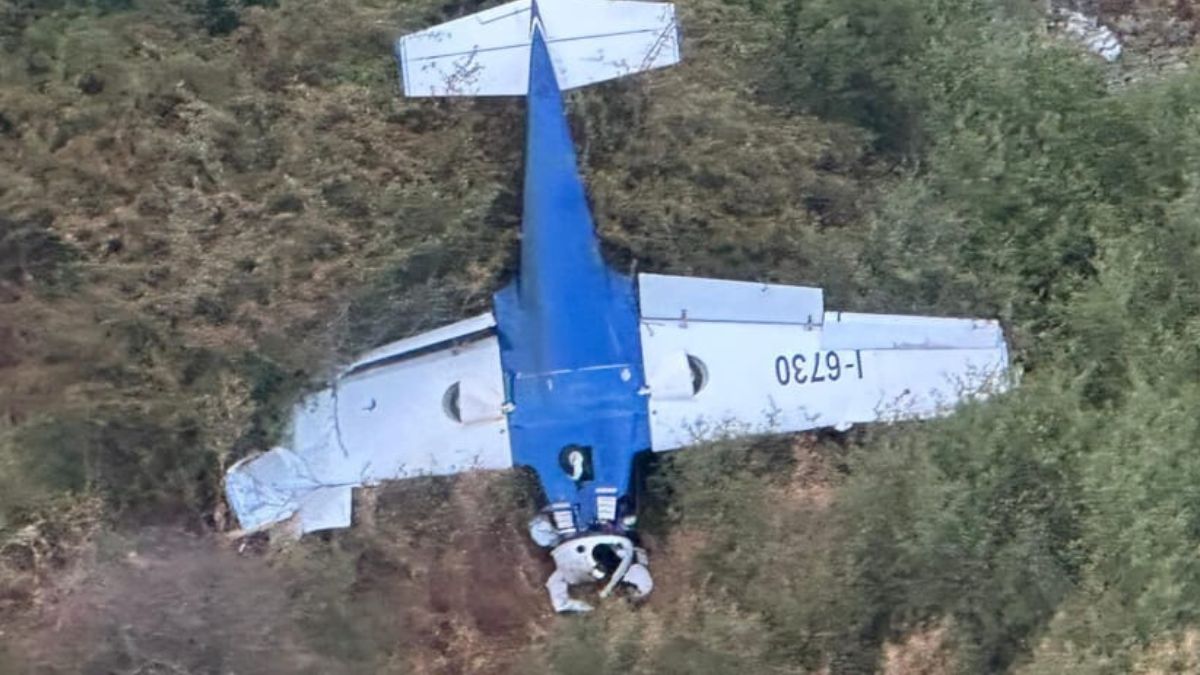L’aereo perde quota all’improvviso, poi lo schianto: il dramma in un istante L’aereo perde quota all’improvviso, poi lo schianto: il dramma in un istante