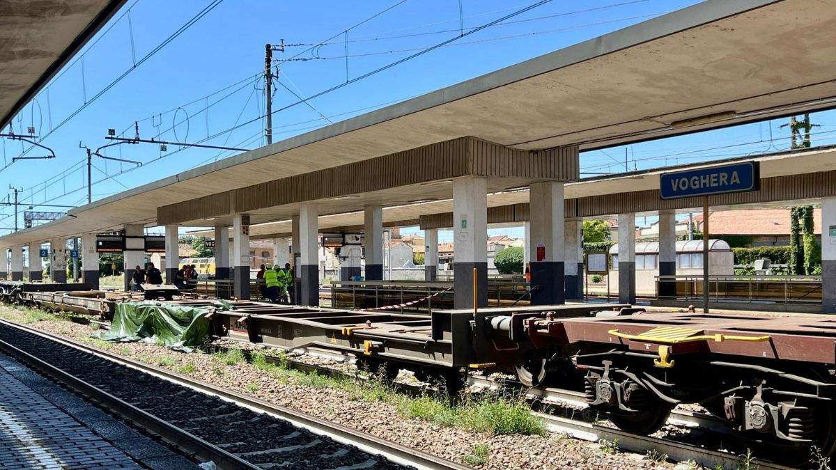 scivola e viene travolto dal treno orrore in italia la morte in un secondo