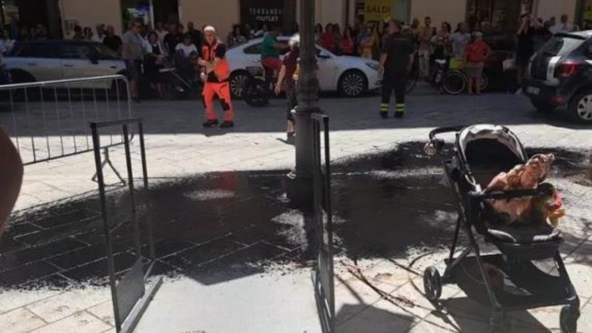 Catrame bollente cade dal terrazzo su un bimbo di 6 mesi: tragedia in Italia, l’orrore in un istante Catrame bollente cade dal terrazzo su un bimbo di 6 mesi: tragedia in Italia, l’orrore in un istante