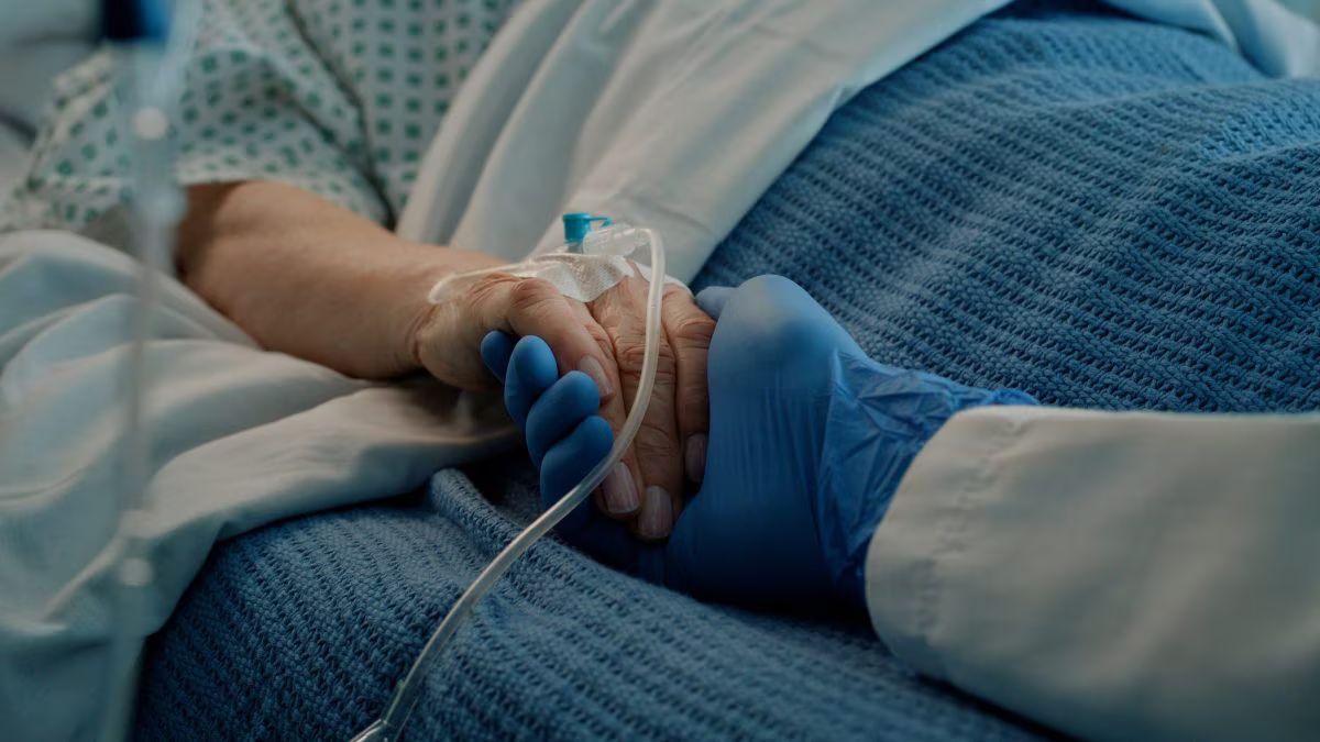 Abbandonata per due giorni in barella, poi il dramma. La rabbia del figlio, quelle parole Abbandonata per due giorni in barella, poi il dramma. La rabbia del figlio, quelle parole