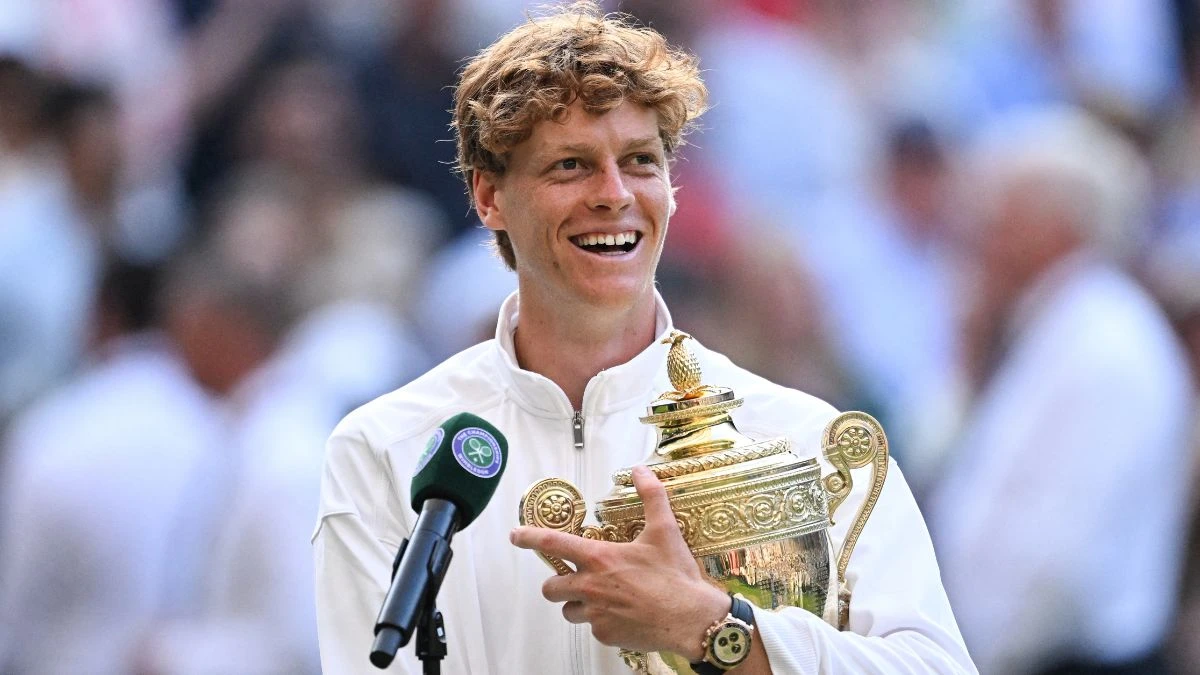 “Ma come è fatto’”: Wimbledon, la sorpresa di Sinner sul trofeo, “Guardate qui!” “Ma come è fatto’”: Wimbledon, la sorpresa di Sinner sul trofeo, “Guardate qui!”