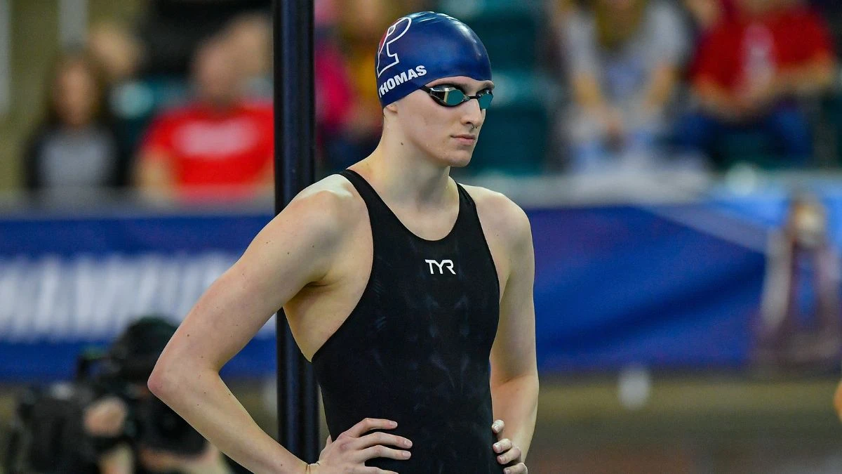 Nuoto Usa, è terremoto: l’atleta transgender Lia Thomas esclusa dalle gare, via medaglie e record
