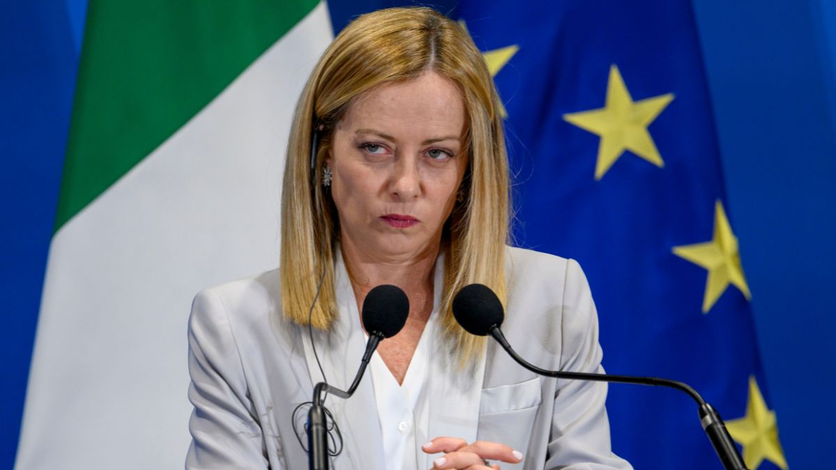 Pier Silvio Berlusconi “salva” il Governo: la benedizione di Mediaset è un salvagente per Giorgia Pier Silvio Berlusconi “salva” il Governo: la benedizione di Mediaset è un salvagente per Giorgia