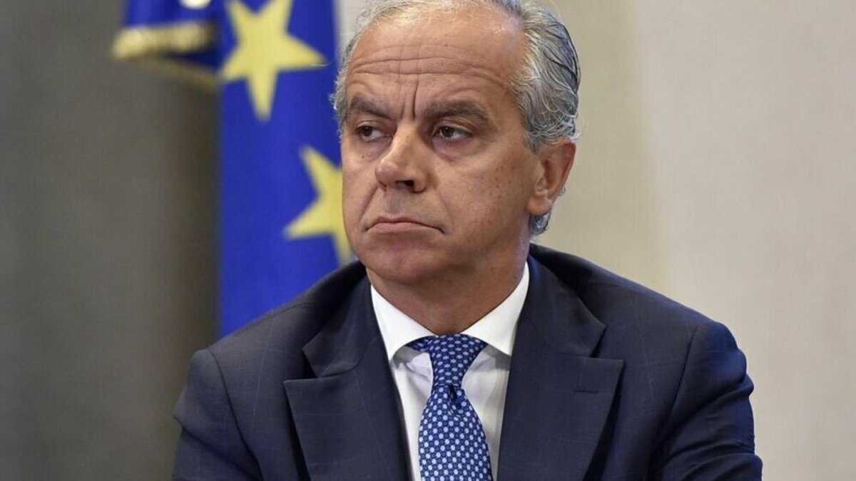 Caos Piantedosi, accusato di ingresso illegale e respinto dalla Libia di Haftar Caos Piantedosi, accusato di ingresso illegale e respinto dalla Libia di Haftar