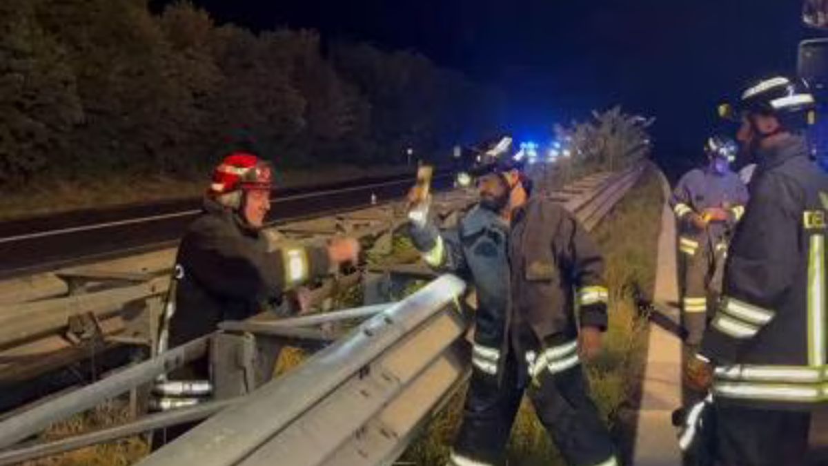 Scende dall’auto dopo un incidente ma succede l’imprevedibile: tragedia in Italia Scende dall’auto dopo un incidente ma succede l’imprevedibile: tragedia in Italia