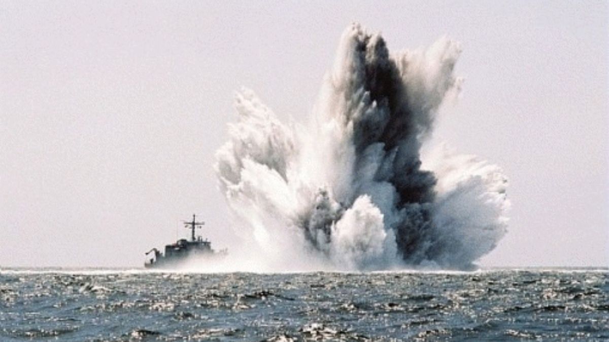 Missile nel mare italiano, scatta l’emergenza: “Chiudete tutto, può esplodere!” Missile nel mare italiano, scatta l’emergenza: “Chiudete tutto, può esplodere!”