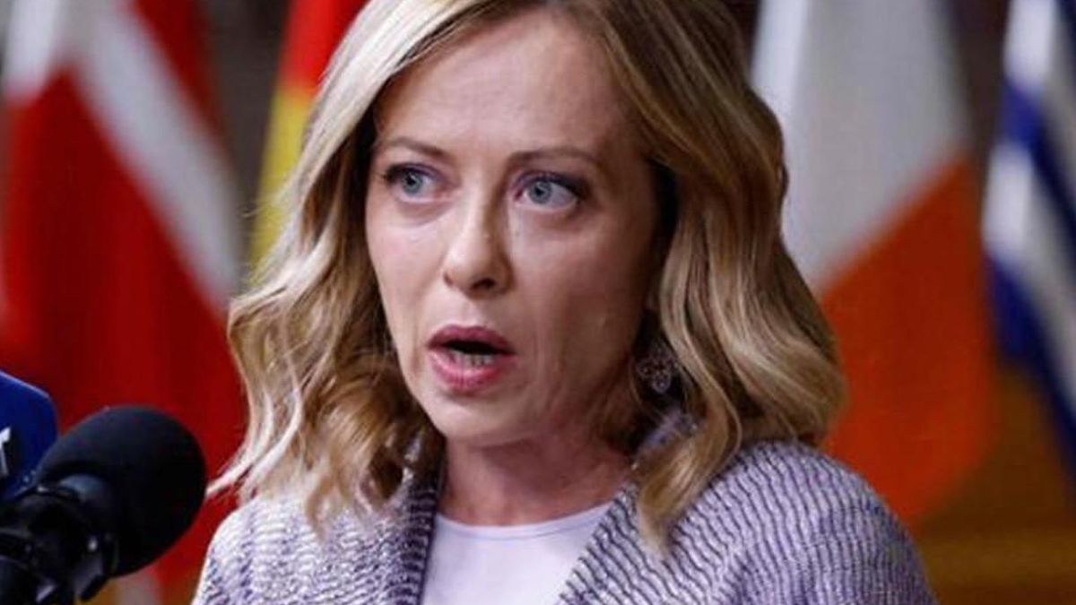 “Atti indegni!”. Giorgia Meloni allibita: cosa succede “Atti indegni!”. Giorgia Meloni allibita: cosa succede