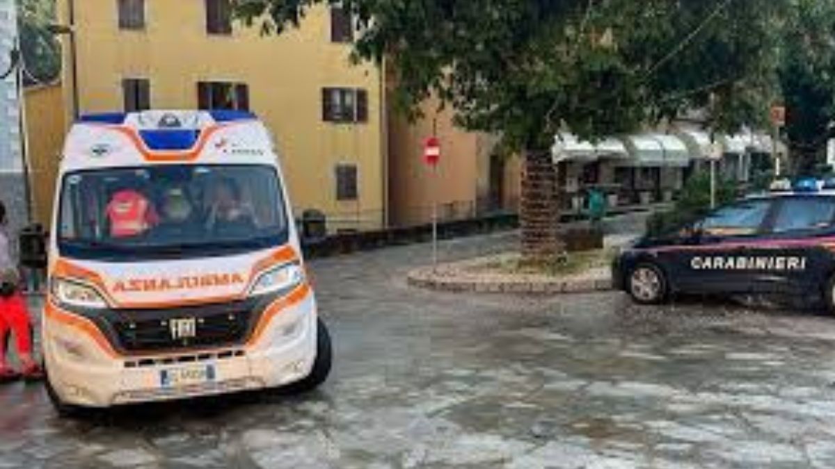 Bambino di 3 anni cade dal terzo piano: è gravissimo Bambino di 3 anni cade dal terzo piano: è gravissimo