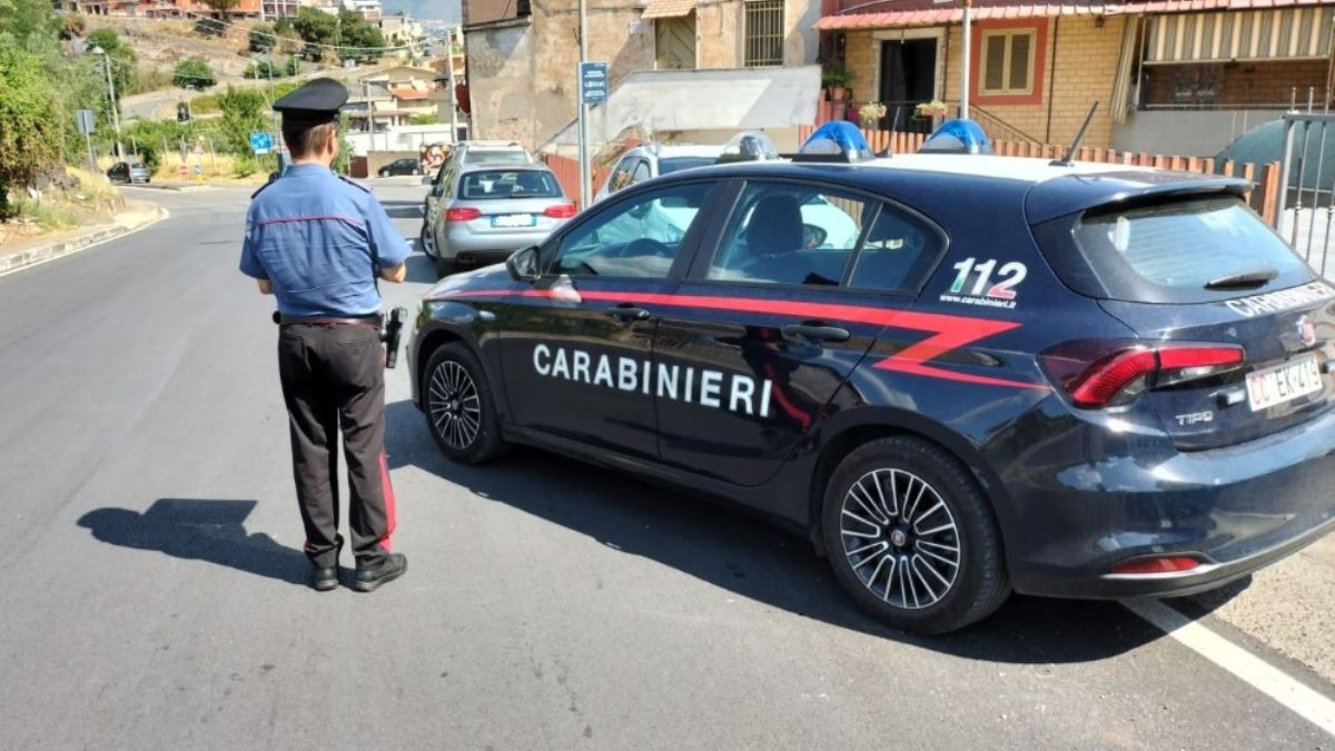 Roma tenta affogare compagna
