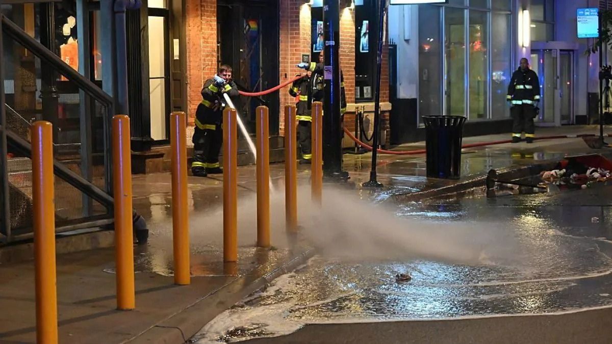 Sparatoria in strada, dopo la festa: ci sono morti e feriti, il killer in fuga