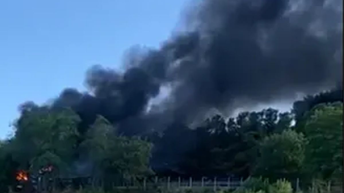 camion prende fuoco in autostrada caos e paura tutto bloccato traffico in tilt