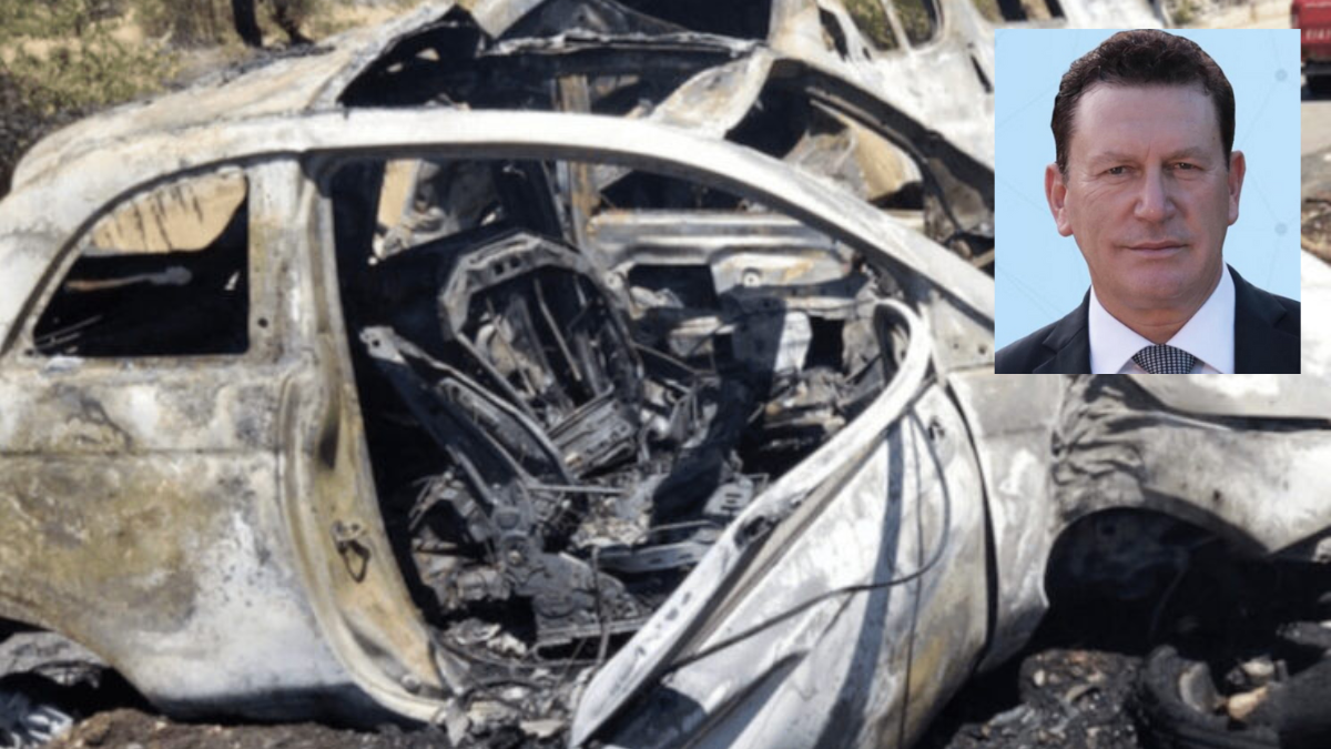 Orrore sulla strada, schianto tra auto e ambulanza: l’amato sindaco muore tra le fiamme in modo atroce Orrore sulla strada, schianto tra auto e ambulanza: l’amato sindaco muore tra le fiamme in modo atroce