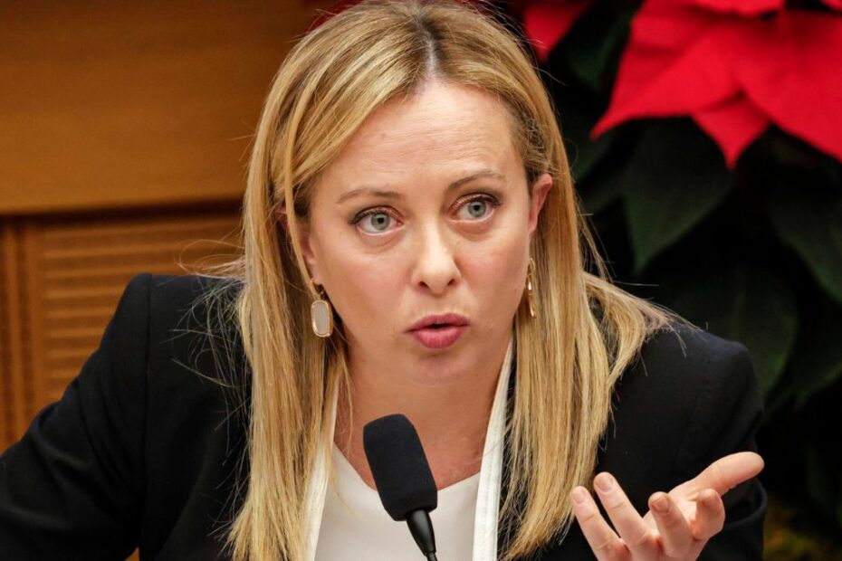 Meloni sdraiata attacco premier