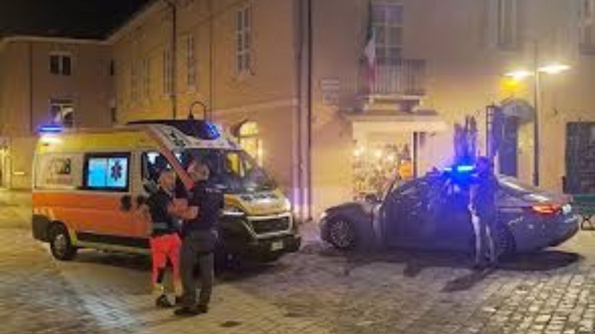 Coltellate in pieno centro, davanti a tutti. Violenza folle in Italia: chi è l’aggressore