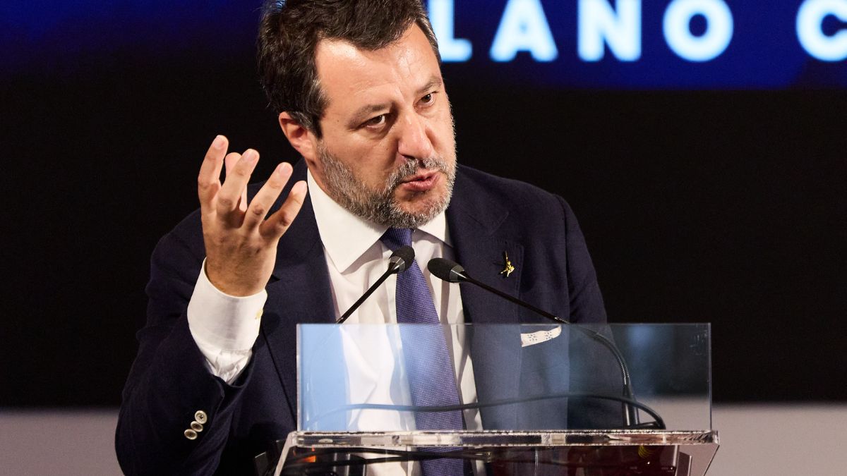Salvini, duro attacco a Mediaset: “Ce l’hanno con la Lega, mi manca tanto Silvio” Salvini, duro attacco a Mediaset: “Ce l’hanno con la Lega, mi manca tanto Silvio”