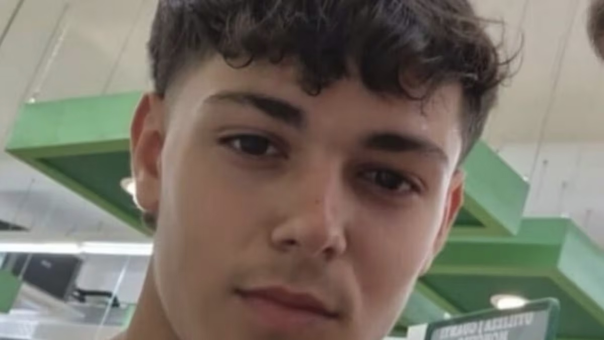 Italia, Jonathan scompare nel nulla a 15 anni. L’appello disperato: “Aiutateci, lui…” Italia, Jonathan scompare nel nulla a 15 anni. L’appello disperato: “Aiutateci, lui…”