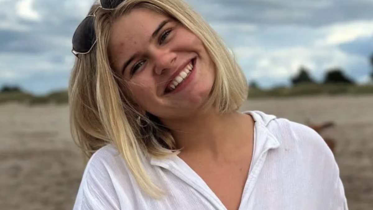 Postino accoltella fidanzata 21enne, quello che fa poi col suo corpo… Atroce. “Sorriso dolcissimo” Postino accoltella fidanzata 21enne, quello che fa poi col suo corpo… Atroce. “Sorriso dolcissimo”