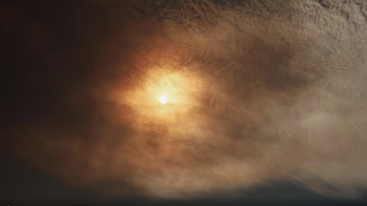 Incendio devastante, si propaga velocemente: oscurato il cielo della capitale