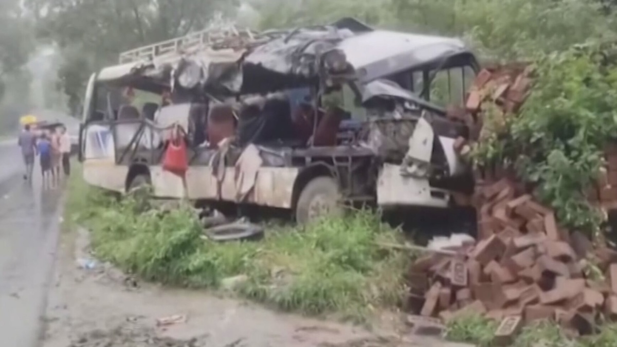 viaggio spirituale in tragedia il bus dei pellegrini contro un tir 232 strage tutto distrutto