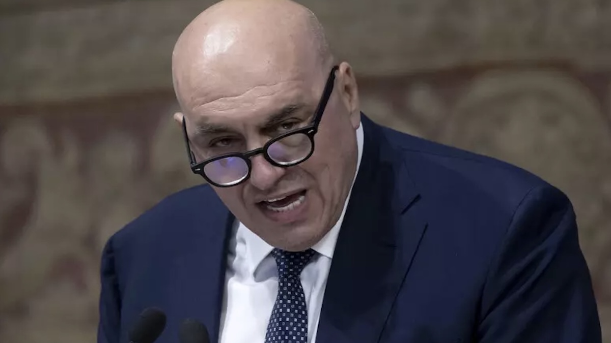 Crosetto la tocca piano: “Sapete chi rappresenta davvero la Russia?”. L’ira del ministro della Difesa