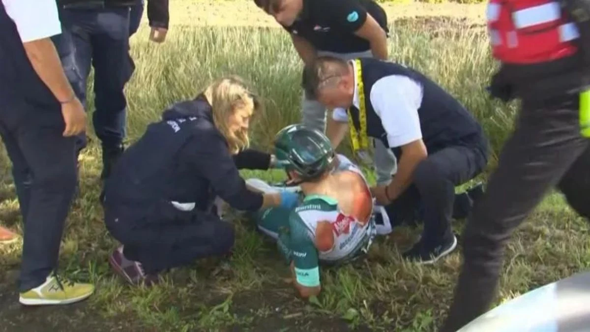 Tour de France, terribile caduta: gravi ferite per il campione Tour de France, terribile caduta: gravi ferite per il campione