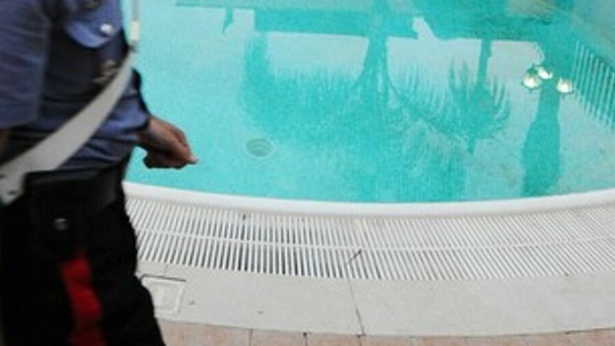 Bimbo trovato in fondo alla piscina, è arrivata la peggiore delle notizie: il dramma a soli 2 anni Bimbo trovato in fondo alla piscina, è arrivata la peggiore delle notizie: il dramma a soli 2 anni