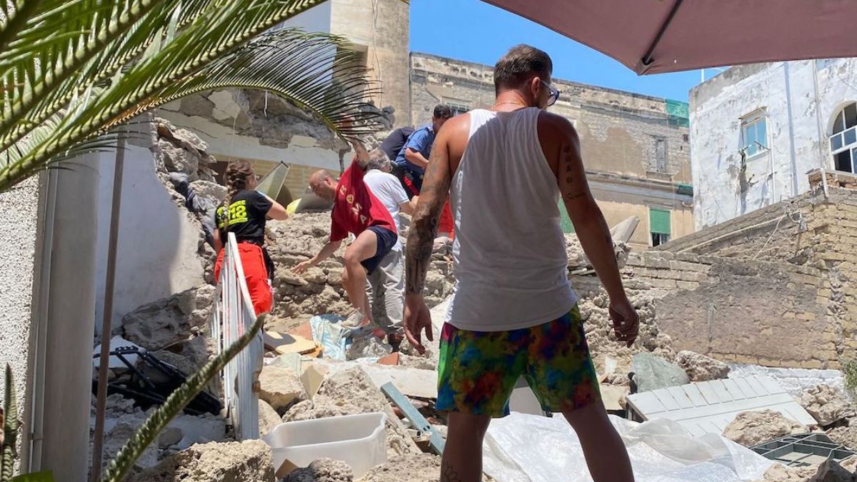 Esplosione spaventosa in Italia, crolla un palazzo: ci sono dispersi, si scava tra le macerie