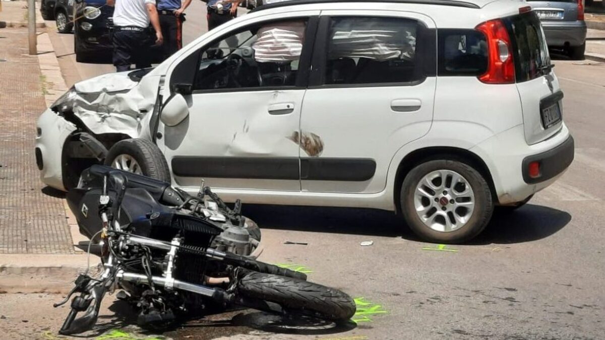 Incidente mortale, scontro tra moto e auto: è una tragedia. “Solo 15 anni…” Incidente mortale, scontro tra moto e auto: è una tragedia. “Solo 15 anni…”