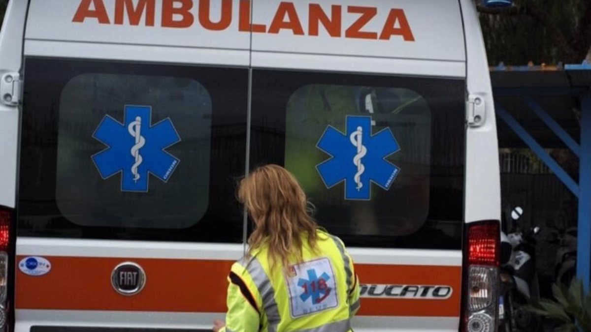Dramma in Italia, si tuffa ma finisce in tragedia: muore davanti a tutti Dramma in Italia, si tuffa ma finisce in tragedia: muore davanti a tutti