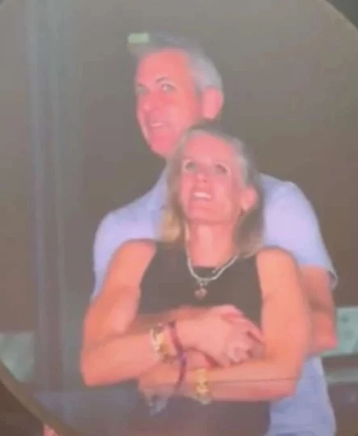 colleghi amanti bacio video