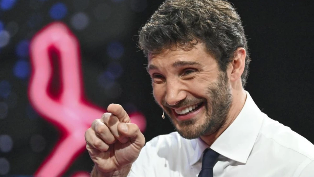 Silenzio di Stefano De Martino e malumori dei vicini: le notti animate di Posillipo Silenzio di Stefano De Martino e malumori dei vicini: le notti animate di Posillipo