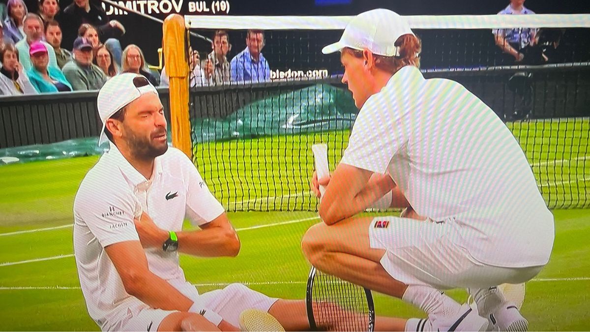 Sinner, problema durante il match a Wimbledon: medico in campo, poi dramma Dimitrov Sinner, problema durante il match a Wimbledon: medico in campo, poi dramma Dimitrov