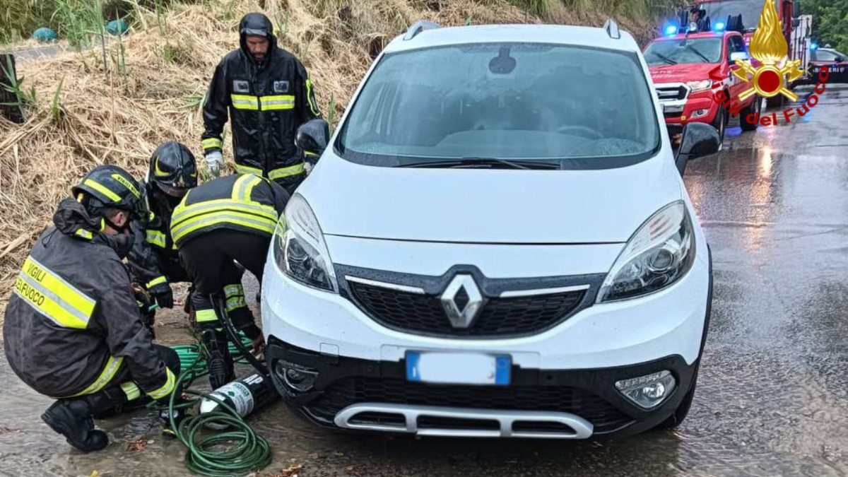 schianto sotto la pioggia giovanissima muore in modo terribile la tragedia in un attimo