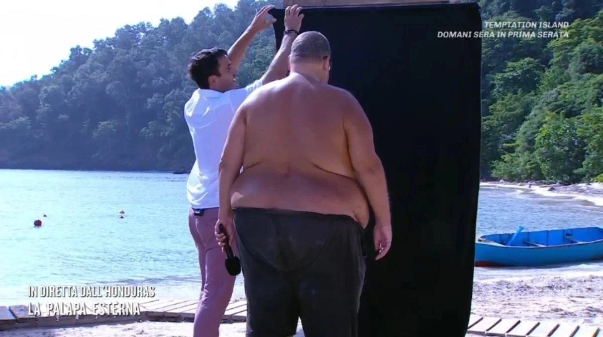 “Incredibile”. Isola dei Famosi, la trasformazione di Adinolfi: in 56 giorni, il suo corpo è cambiato così