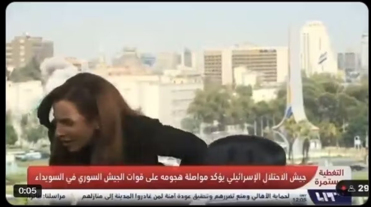 Israele attacca il palazzo presidenziale: bombe in diretta tv, è panico totale (VIDEO) Israele attacca il palazzo presidenziale: bombe in diretta tv, è panico totale (VIDEO)