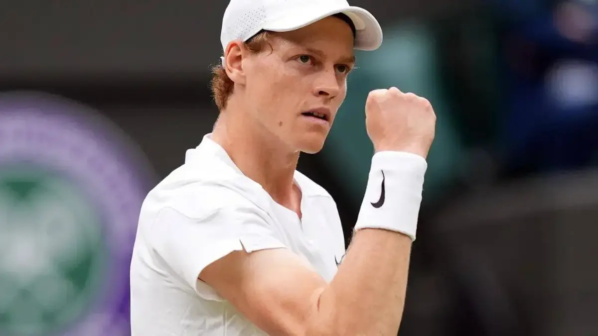 Il gomito tiene e Sinner vola in semifinale di Wimbledon: “Mi sento un campione” Il gomito tiene e Sinner vola in semifinale di Wimbledon: “Mi sento un campione”