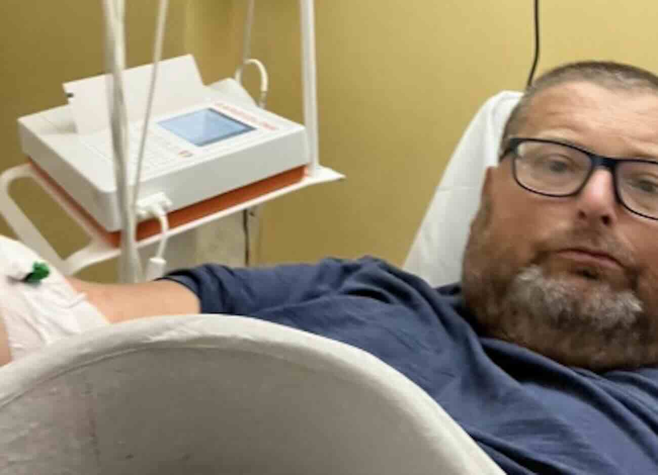 “Cosa mi sta succedendo”. Adinolfi, il messaggio ai fan dopo il ricovero d’urgenza in ospedale