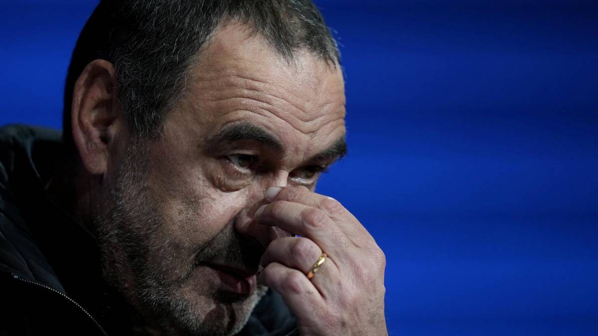 Maurizio Sarri sotto osservazione: i medici lanciano l’ultimatum Maurizio Sarri sotto osservazione: i medici lanciano l’ultimatum