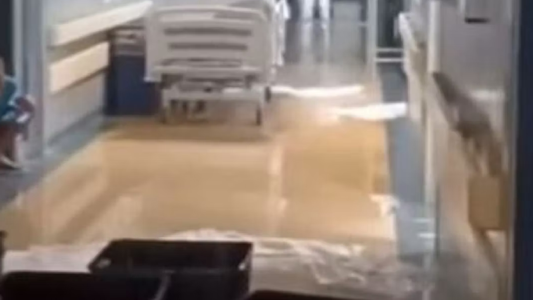 Nubifragio in Italia, ospedale allagato: “Strutture che non reggono nemmeno un acquazzone” Nubifragio in Italia, ospedale allagato: “Strutture che non reggono nemmeno un acquazzone”