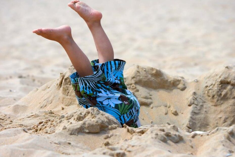 scavare buche in spiaggia