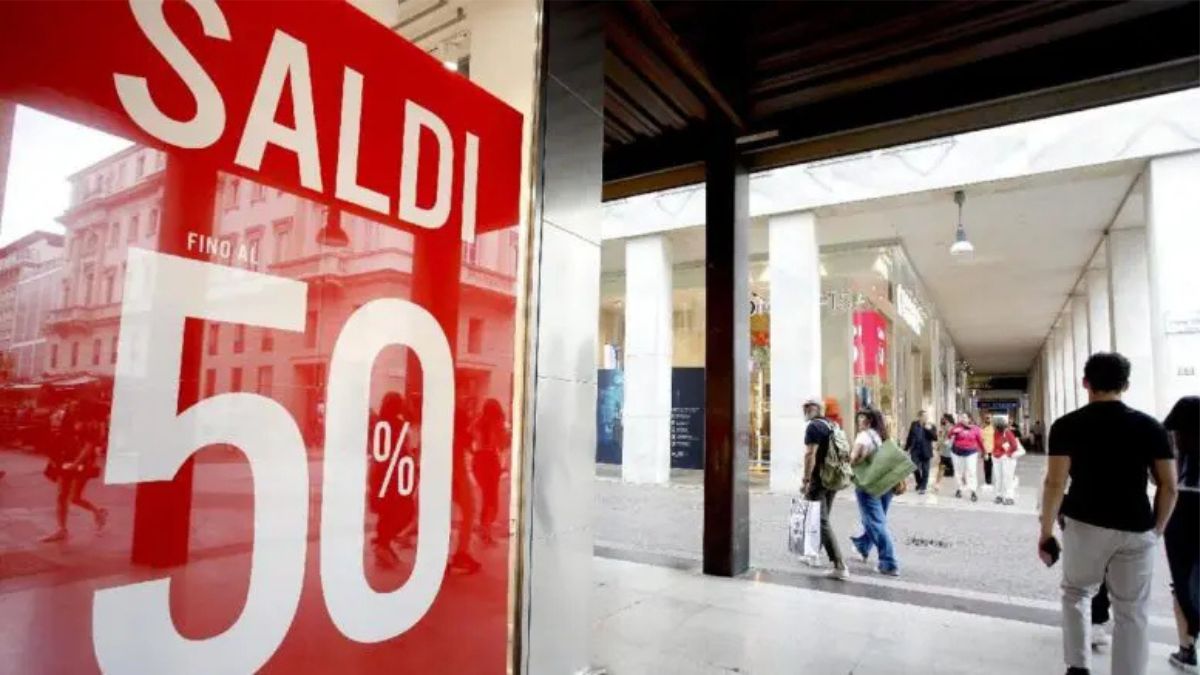Saldi estivi 2025: sconti più alti, ma serve attenzione. Come evitare le trappole Saldi estivi 2025: sconti più alti, ma serve attenzione. Come evitare le trappole