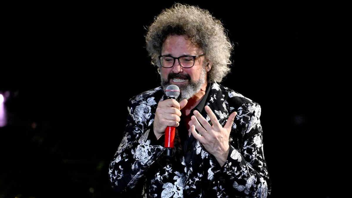 Simone Cristicchi, che malattia ha: cos’è, sintomi e trattamento Simone Cristicchi, che malattia ha: cos’è, sintomi e trattamento