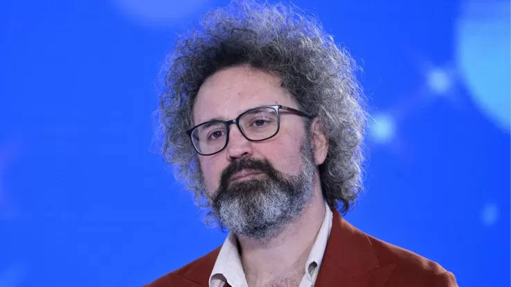 “Il mio viso si è bloccato così, all’improvviso”. La rivelazione di Simone Cristicchi dopo i problemi di salute “Il mio viso si è bloccato così, all’improvviso”. La rivelazione di Simone Cristicchi dopo i problemi di salute