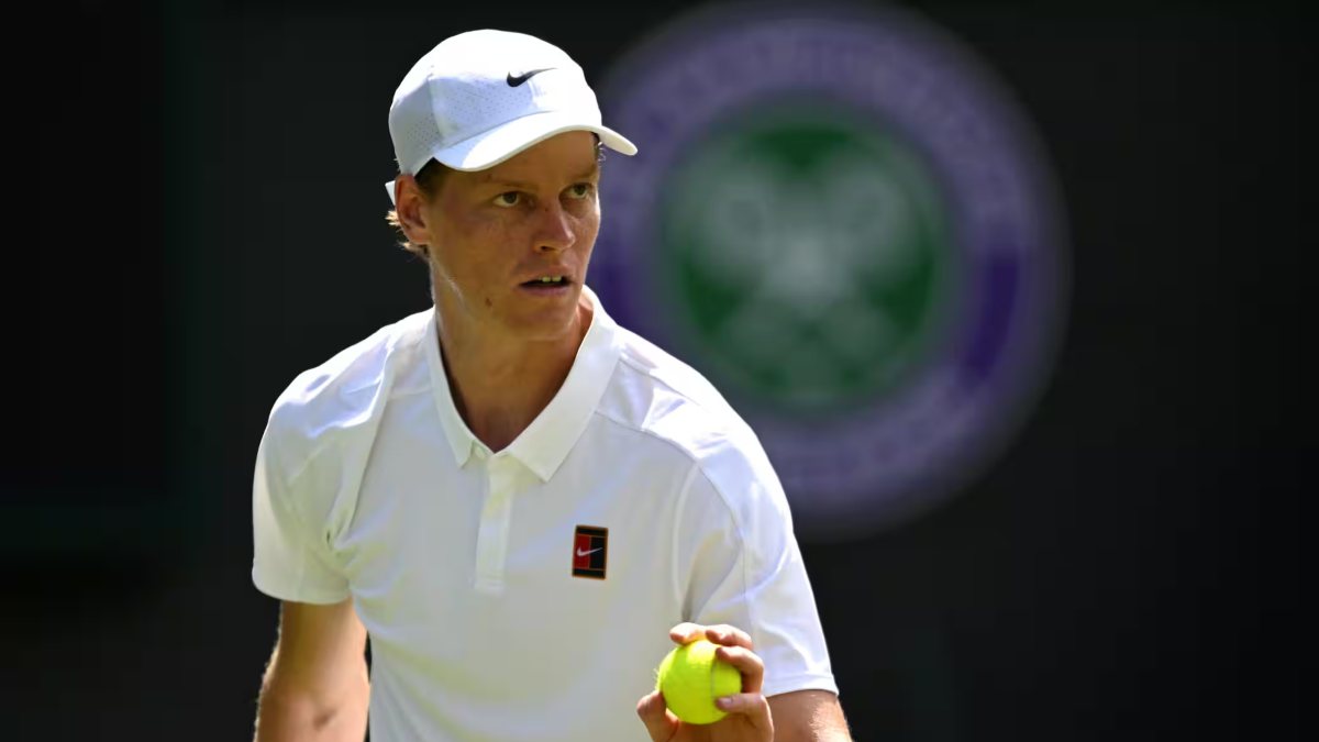Wimbledon, quel gesto di Sinner dall’alto che ha cambiato tutto. Incredibile Wimbledon, quel gesto di Sinner dall’alto che ha cambiato tutto. Incredibile