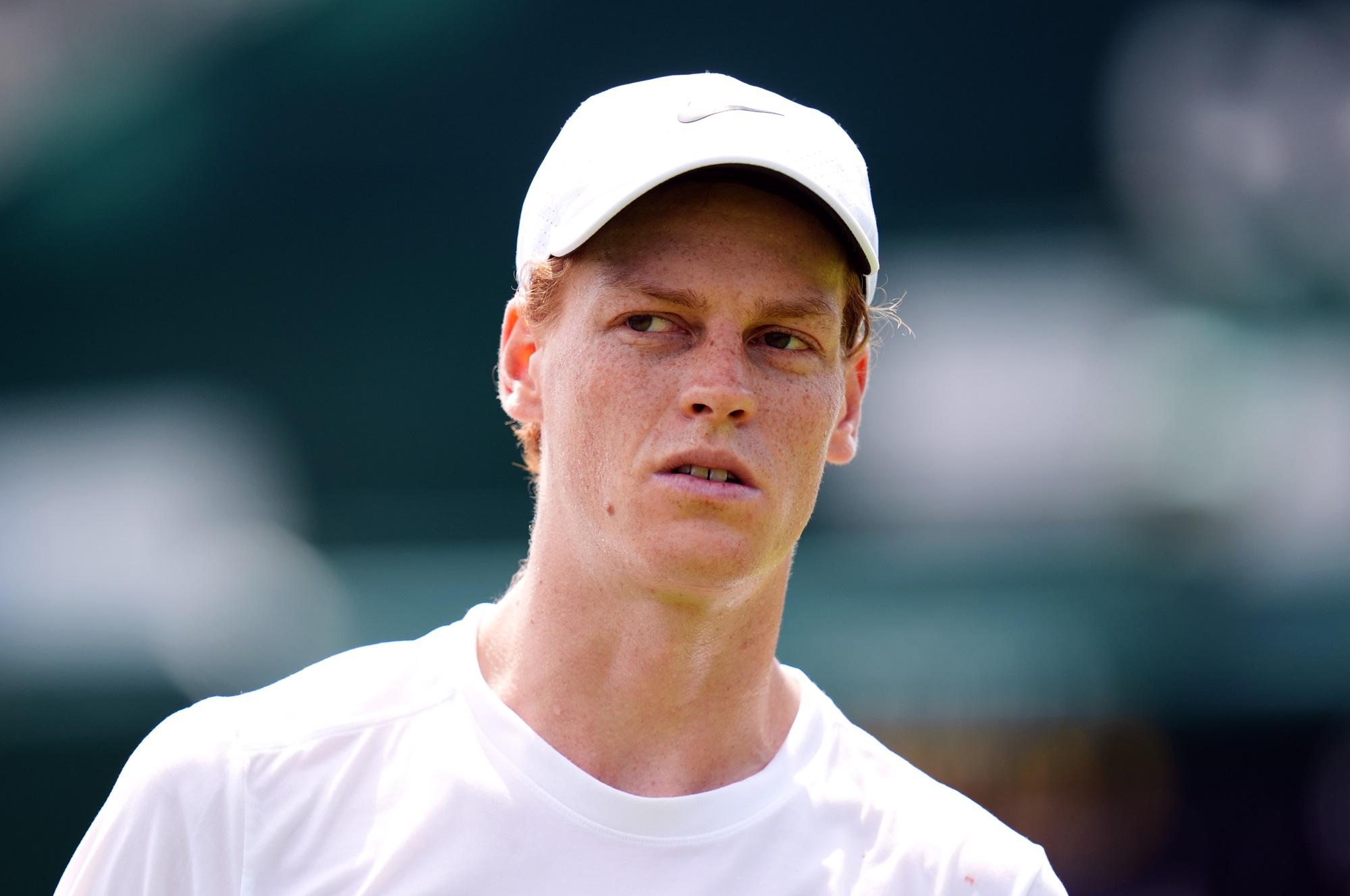 Wimbledon, infortunio Sinner: le condizioni del campione italiano