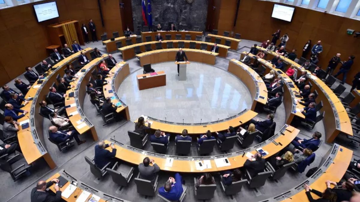Annullati referendum su spese militari e Nato: cosa succede
