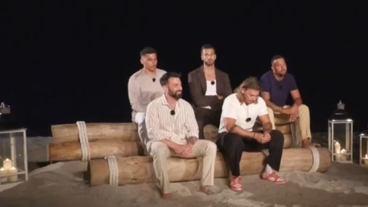 “Fingono, lui è gay”. Temptation Island, bomba sulla coppia più discussa: viene giù tutto “Fingono, lui è gay”. Temptation Island, bomba sulla coppia più discussa: viene giù tutto