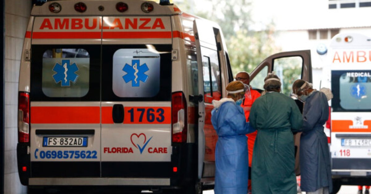 Tragedia in vacanza: precipita dalla finestra dell’albergo. Chi c’era con lei nella stanza Tragedia in vacanza: precipita dalla finestra dell’albergo. Chi c’era con lei nella stanza